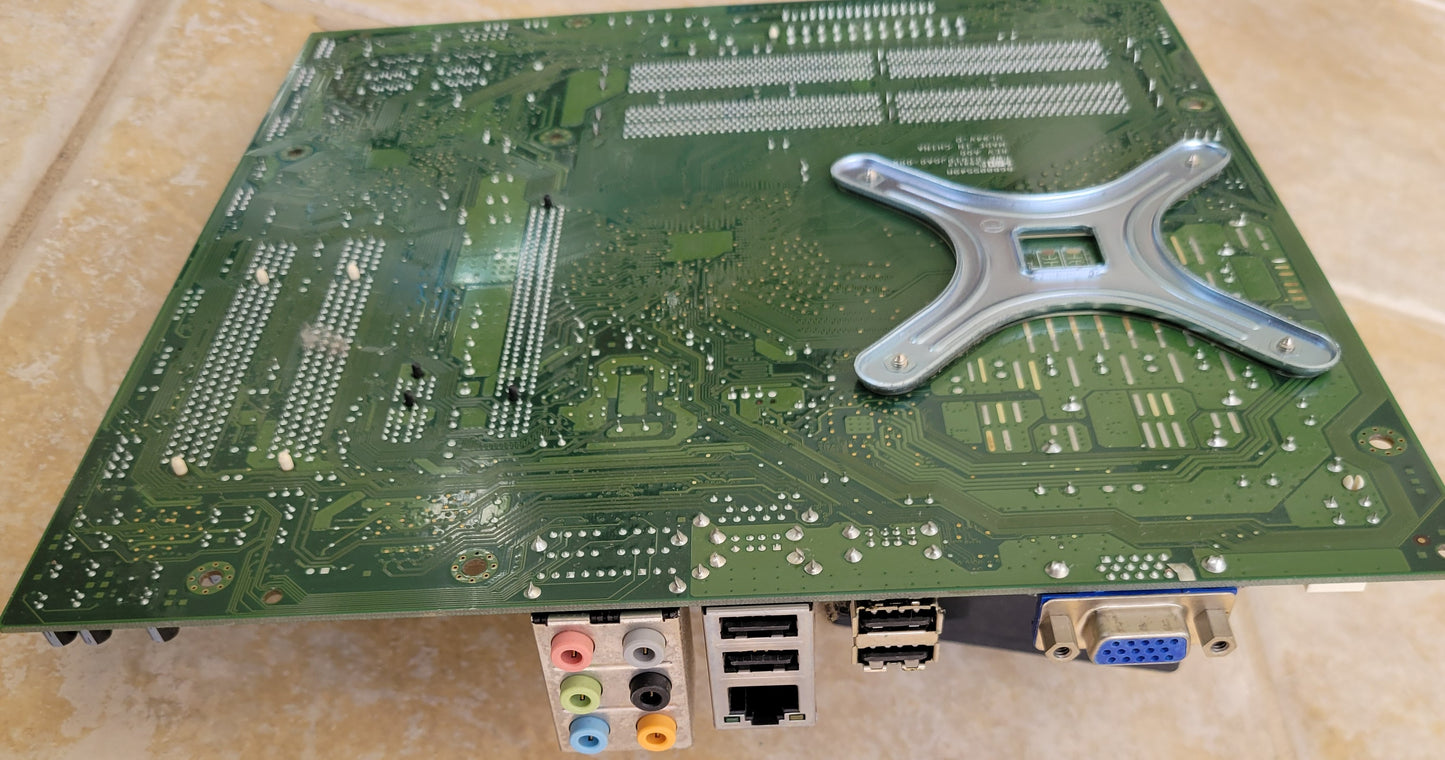 Foxconn G33MO2 PC Motherboard with CPU