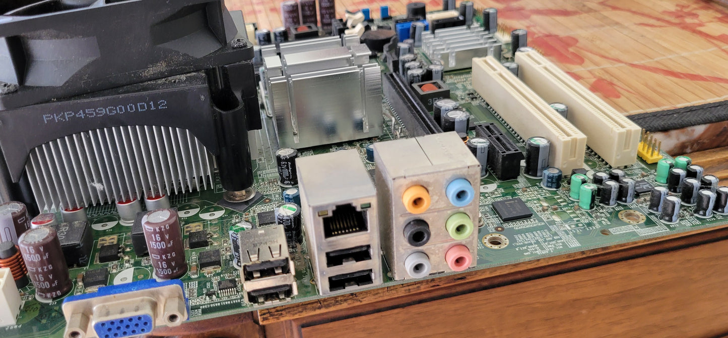 Foxconn G33MO2 PC Motherboard with CPU