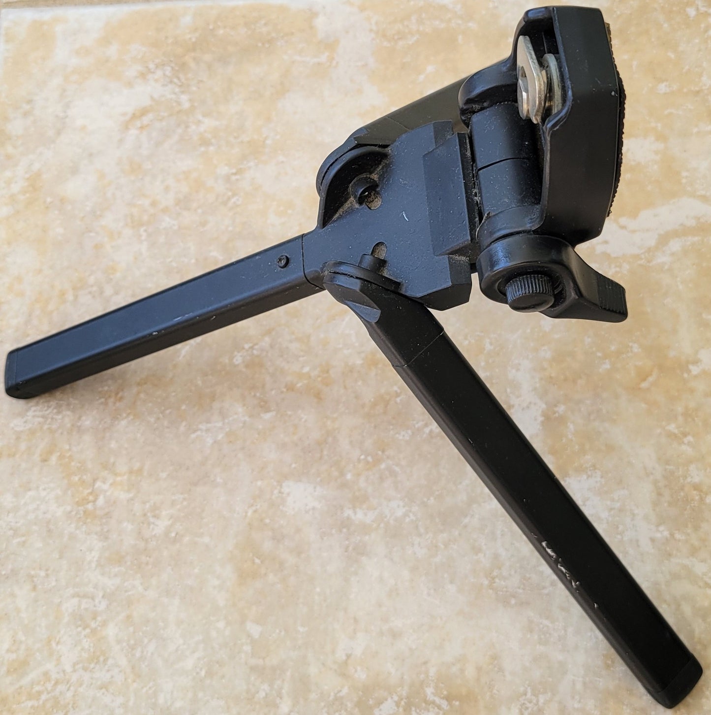 Portable Camera Stand, Retractable Mini Tripod